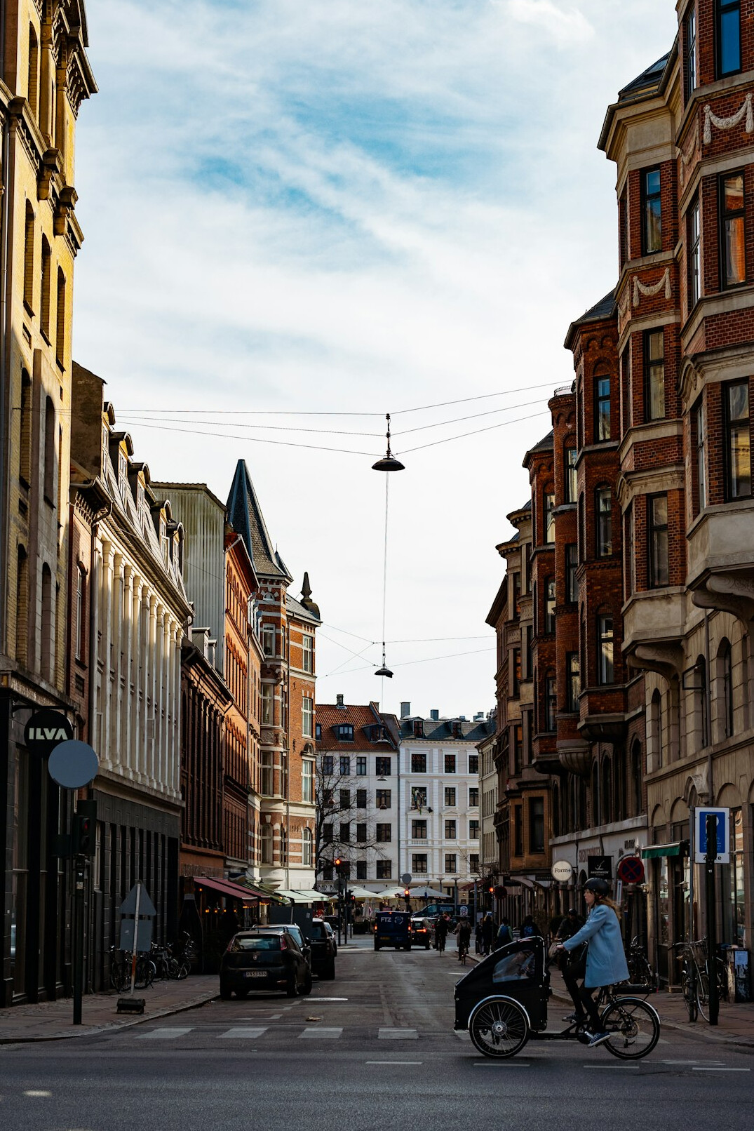 Commuters cycling through a busy Copenhagen street