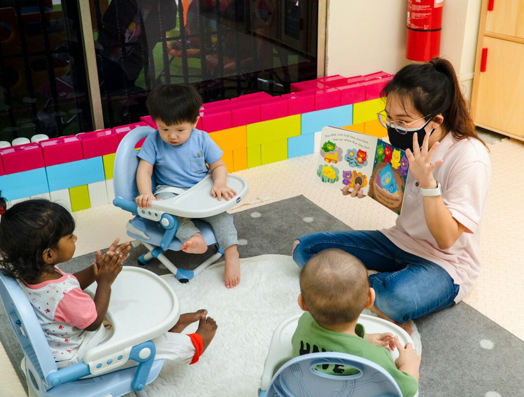 teacher helping children